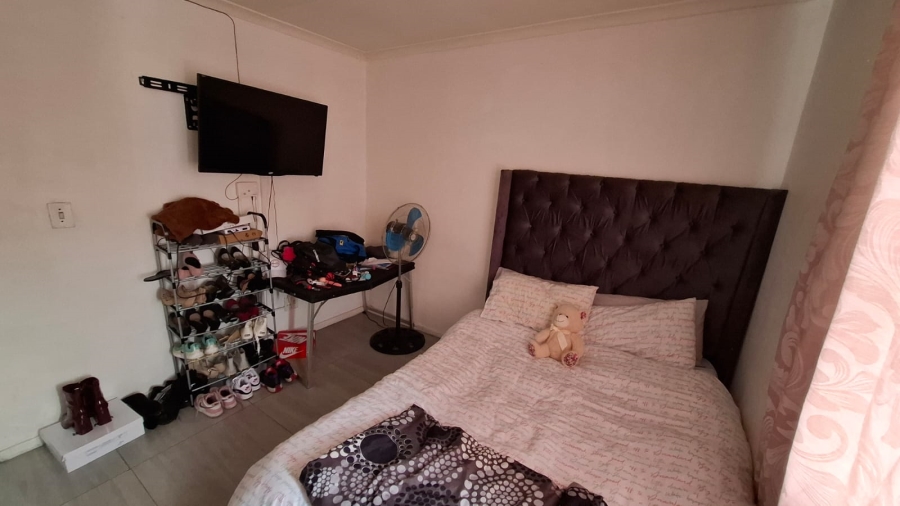 2 Bedroom Property for Sale in Lentegeur Western Cape